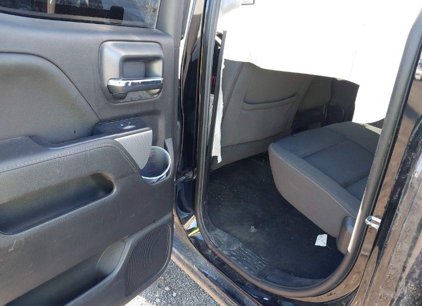 Photo 8 of 2018 Chevrolet Silverado 1500 2LT (VIN 1GCVKREC7JZ179559)