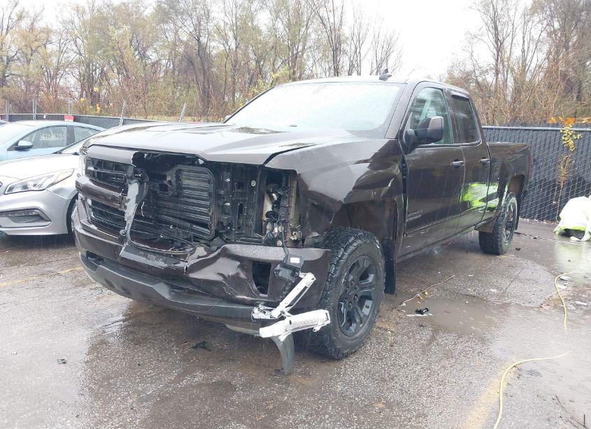 Photo 2 of 2018 Chevrolet Silverado 1500 2LT (VIN 1GCVKREC7JZ218442)