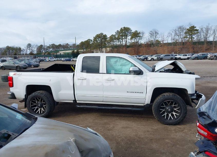 Photo 13 of 2018 Chevrolet Silverado 1500 2LT (VIN 1GCVKREC7JZ264840)