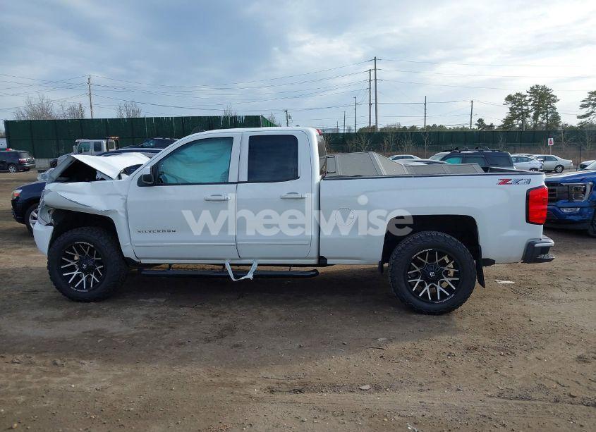 Photo 14 of 2018 Chevrolet Silverado 1500 2LT (VIN 1GCVKREC7JZ264840)