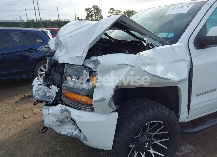 Photo 18 of 2018 Chevrolet Silverado 1500 2LT (VIN 1GCVKREC7JZ264840)