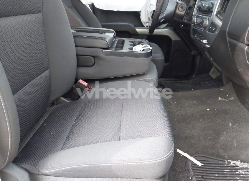 Photo 5 of 2018 Chevrolet Silverado 1500 2LT (VIN 1GCVKREC7JZ264840)