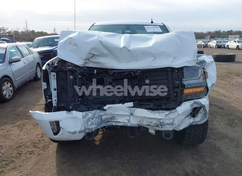 Photo 6 of 2018 Chevrolet Silverado 1500 2LT (VIN 1GCVKREC7JZ264840)