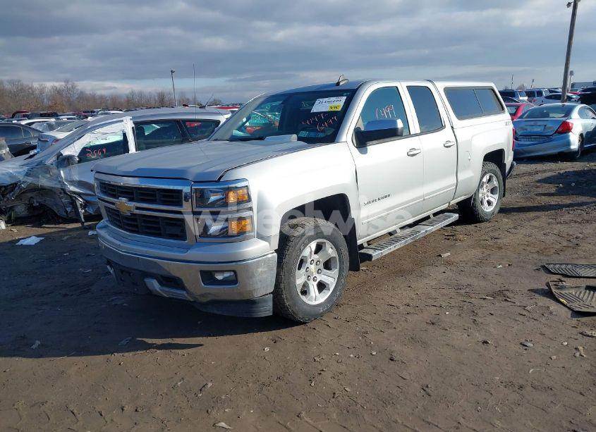 Photo 2 of 2015 Chevrolet Silverado 1500 2LT (VIN 1GCVKREC8FZ252820)