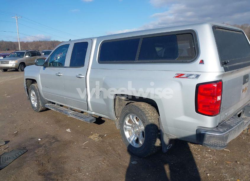 Photo 3 of 2015 Chevrolet Silverado 1500 2LT (VIN 1GCVKREC8FZ252820)