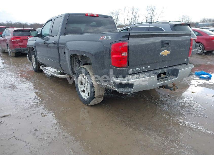 Photo 3 of 2015 Chevrolet Silverado 1500 2LT (VIN 1GCVKREC8FZ361181)