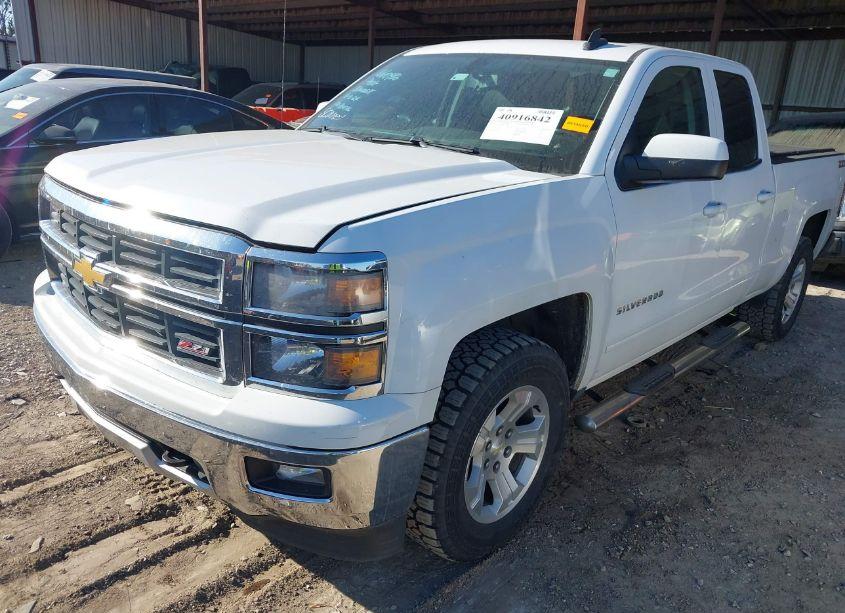 Photo 2 of 2015 Chevrolet Silverado 1500 2LT (VIN 1GCVKREC8FZ387442)