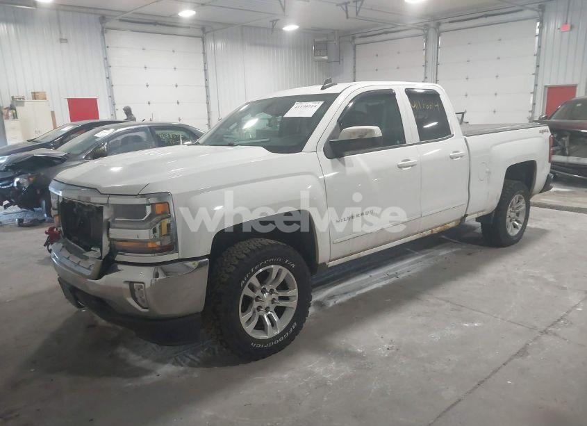 Photo 2 of 2016 Chevrolet Silverado 1500 1LT (VIN 1GCVKREC8GZ151746)