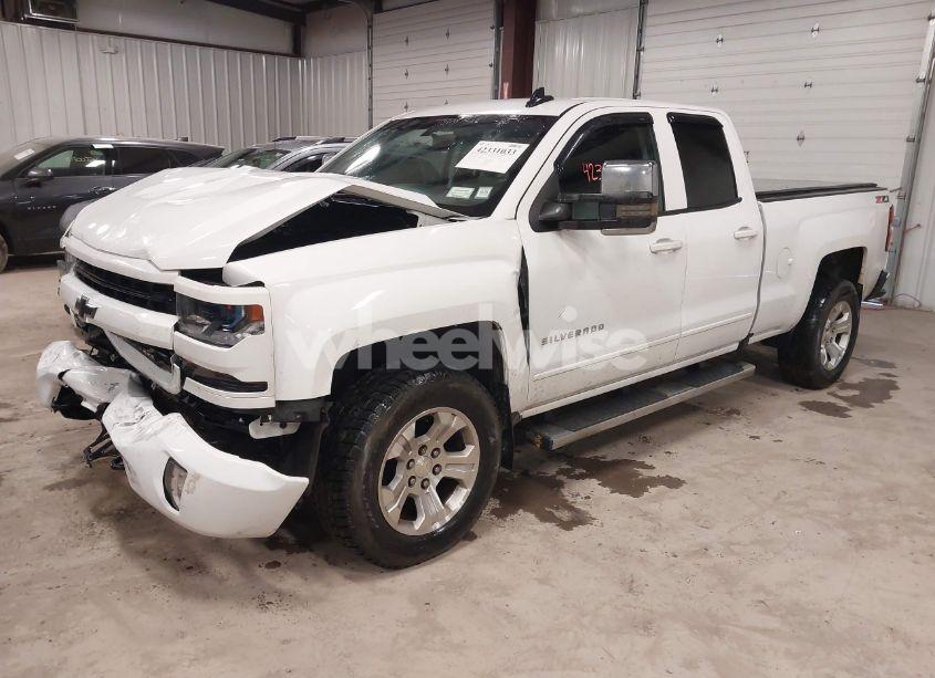 Photo 2 of 2016 Chevrolet Silverado 1500 2LT (VIN 1GCVKREC8GZ177490)
