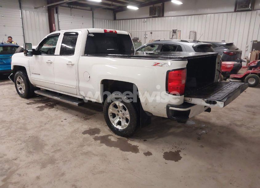 Photo 3 of 2016 Chevrolet Silverado 1500 2LT (VIN 1GCVKREC8GZ177490)