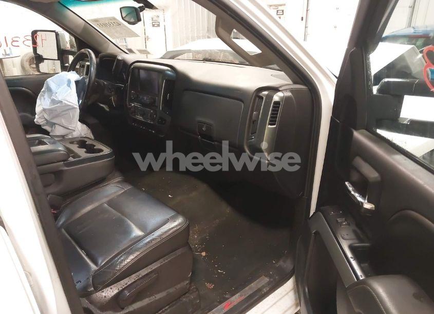 Photo 5 of 2016 Chevrolet Silverado 1500 2LT (VIN 1GCVKREC8GZ177490)