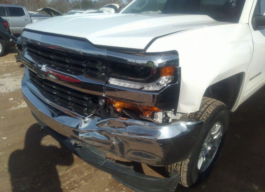 Photo 6 of 2017 Chevrolet Silverado 1500 1LT/2LT (VIN 1GCVKREC8HZ141381)