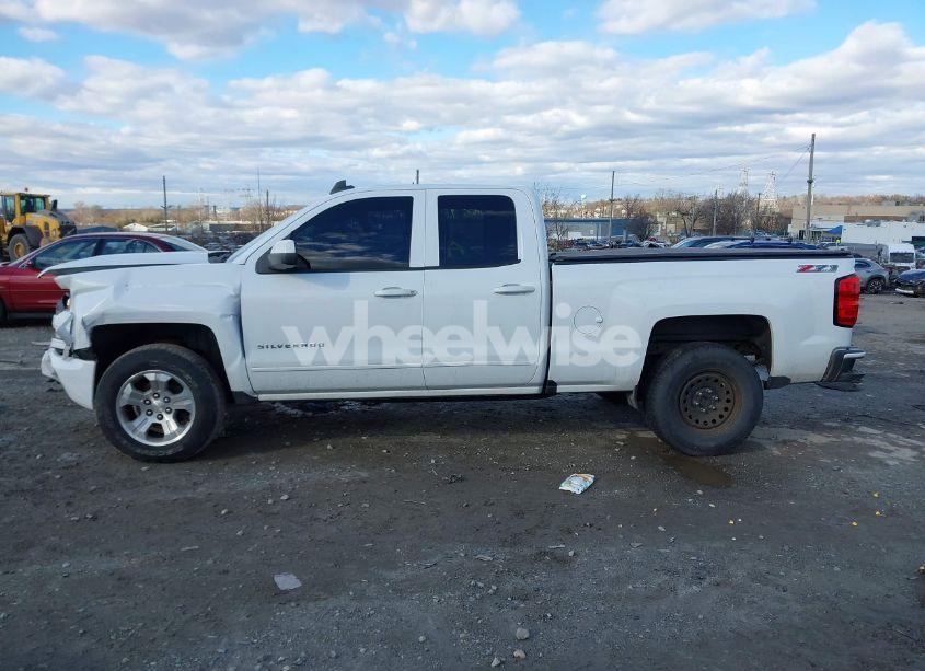 Photo 13 of 2017 Chevrolet Silverado 1500 2LT (VIN 1GCVKREC8HZ167723)