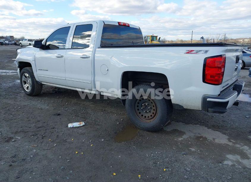 Photo 3 of 2017 Chevrolet Silverado 1500 2LT (VIN 1GCVKREC8HZ167723)