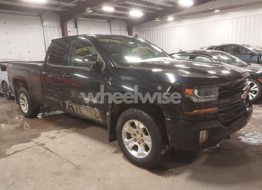 2017 Chevrolet Silverado 1500 2LT (VIN 1GCVKREC8HZ224857) main photo