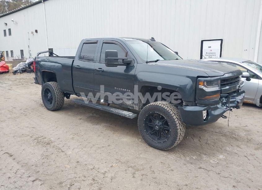 2017 Chevrolet Silverado 1500 LT (VIN 1GCVKREC8HZ252304) main photo
