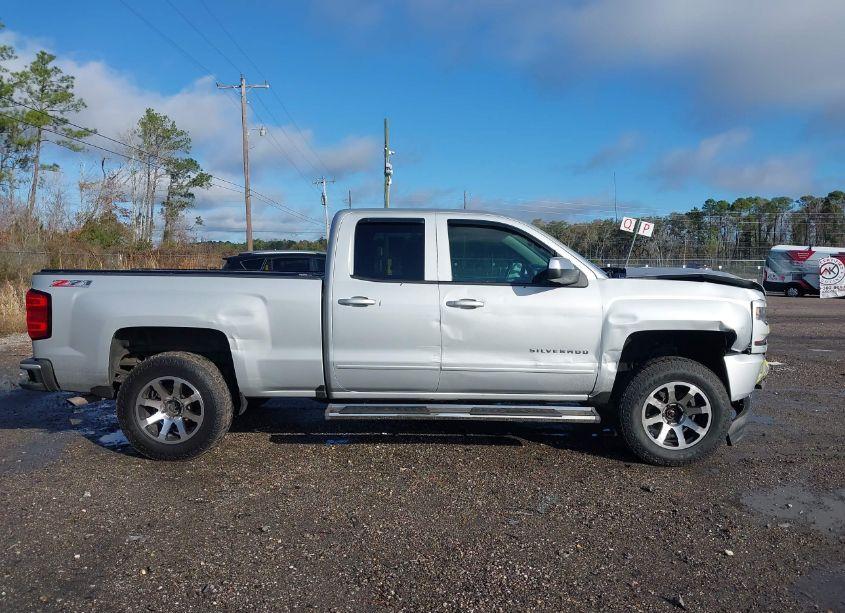 Photo 13 of 2017 Chevrolet Silverado 1500 2LT (VIN 1GCVKREC8HZ306670)