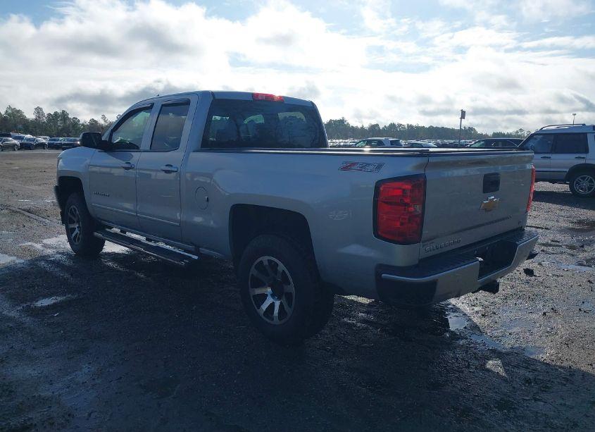 Photo 3 of 2017 Chevrolet Silverado 1500 2LT (VIN 1GCVKREC8HZ306670)