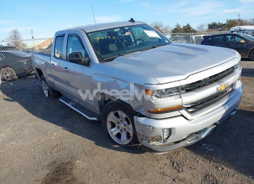 2017 Chevrolet Silverado 1500 2LT (VIN 1GCVKREC8HZ336428) main photo