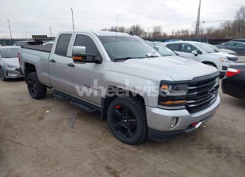 2017 Chevrolet Silverado 1500 2LT (VIN 1GCVKREC8HZ365945) main photo