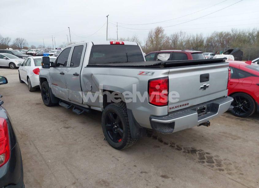 Photo 3 of 2017 Chevrolet Silverado 1500 2LT (VIN 1GCVKREC8HZ365945)