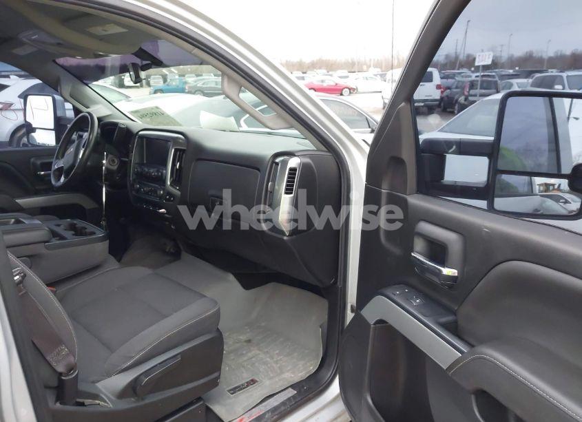 Photo 5 of 2017 Chevrolet Silverado 1500 2LT (VIN 1GCVKREC8HZ365945)