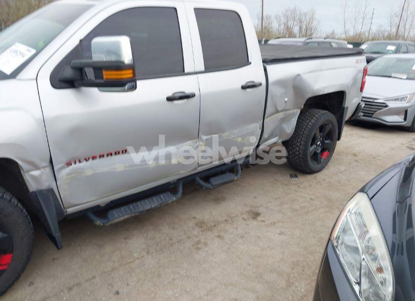 Photo 6 of 2017 Chevrolet Silverado 1500 2LT (VIN 1GCVKREC8HZ365945)