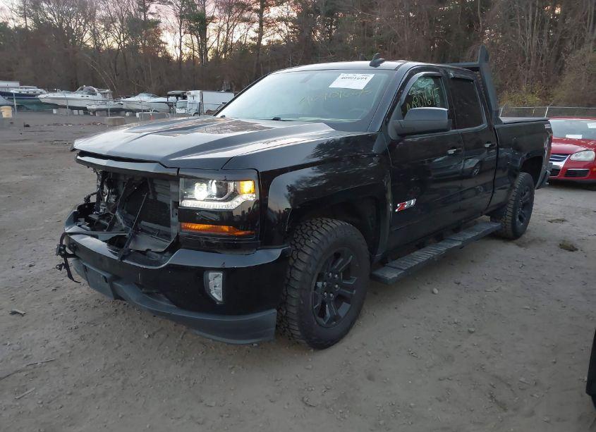 Photo 2 of 2017 Chevrolet Silverado 1500 2LT (VIN 1GCVKREC8HZ369056)