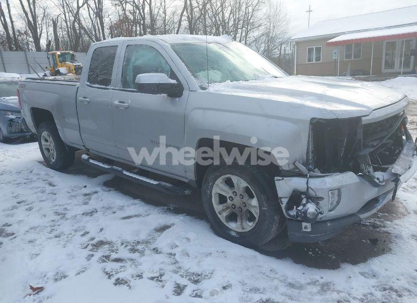 2018 Chevrolet Silverado 1500 2LT (VIN 1GCVKREC8JZ193860) main photo