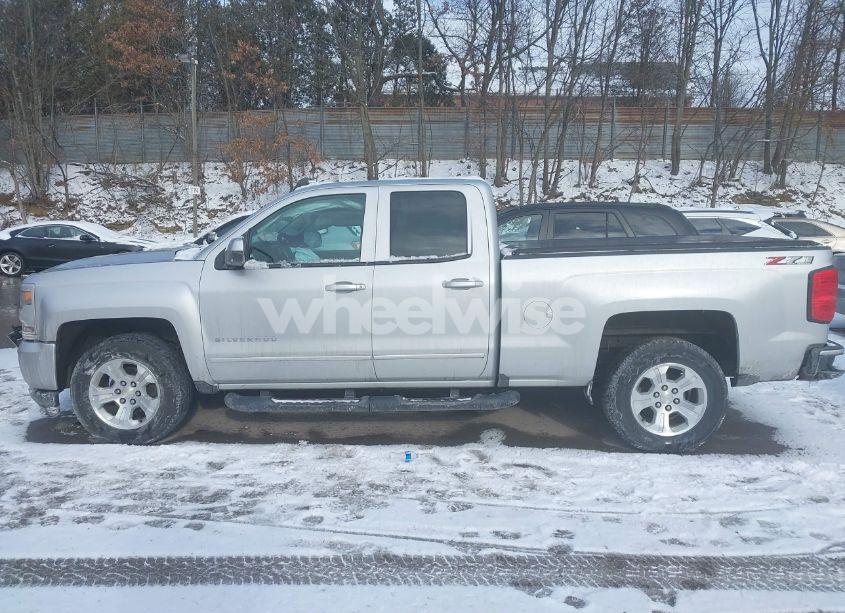 Photo 13 of 2018 Chevrolet Silverado 1500 2LT (VIN 1GCVKREC8JZ193860)