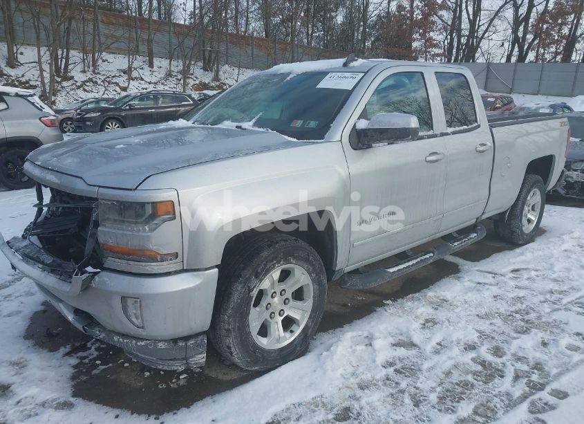 Photo 2 of 2018 Chevrolet Silverado 1500 2LT (VIN 1GCVKREC8JZ193860)