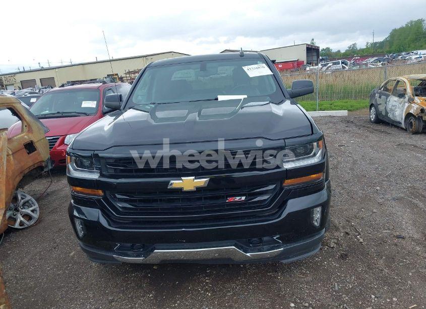 Photo 12 of 2018 Chevrolet Silverado 1500 2LT (VIN 1GCVKREC8JZ300535)