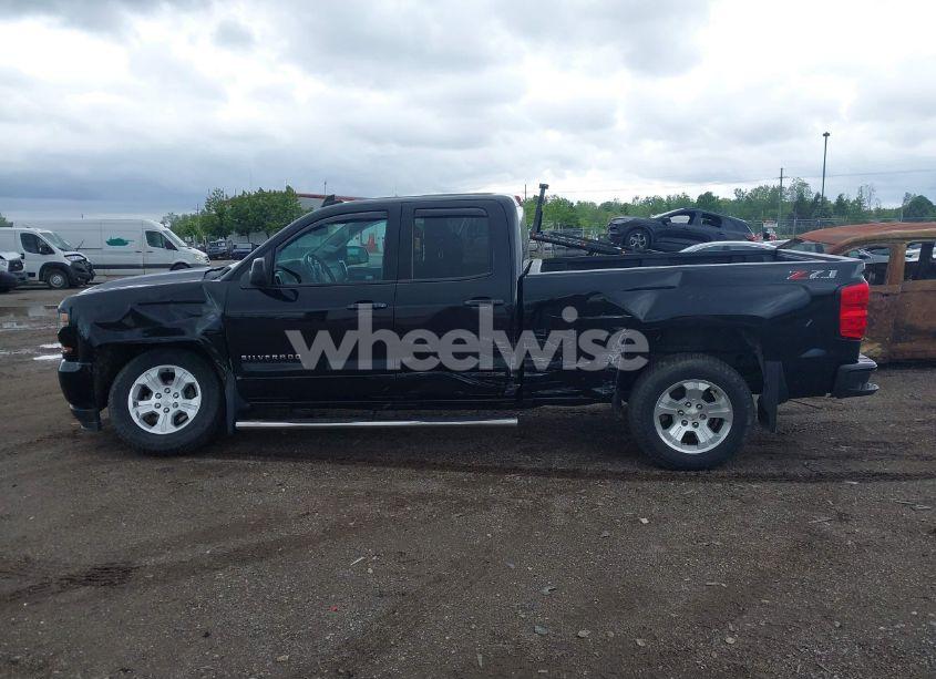 Photo 14 of 2018 Chevrolet Silverado 1500 2LT (VIN 1GCVKREC8JZ300535)