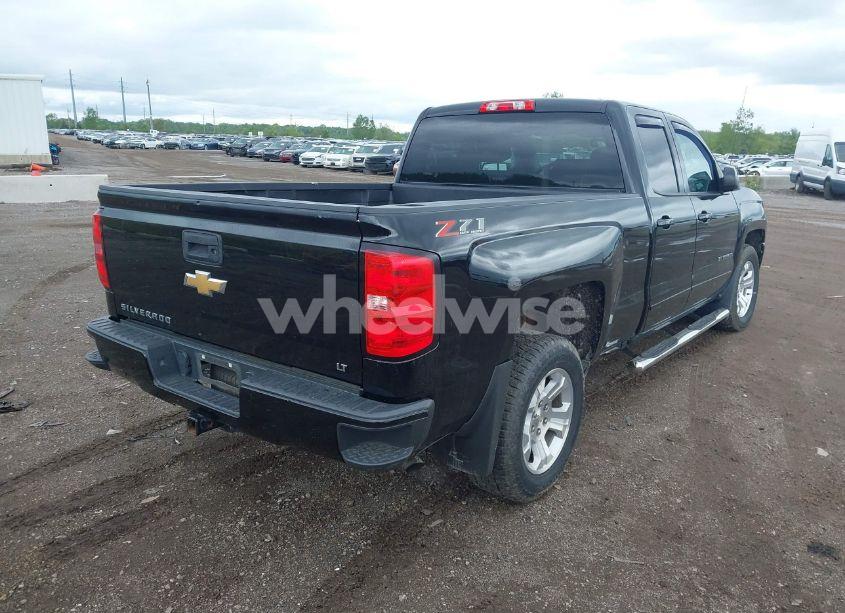 Photo 4 of 2018 Chevrolet Silverado 1500 2LT (VIN 1GCVKREC8JZ300535)