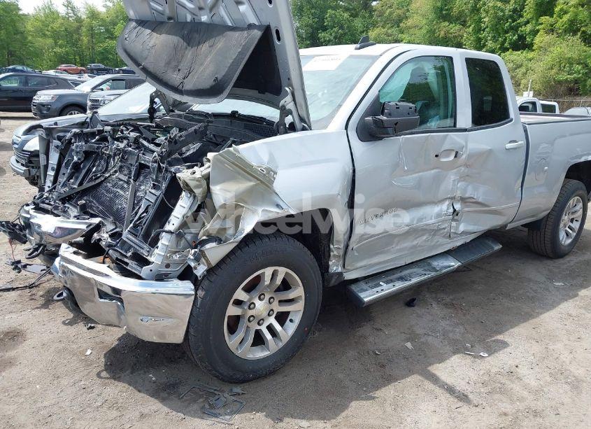 Photo 2 of 2015 Chevrolet Silverado 1500 1LT (VIN 1GCVKREC9FZ392424)