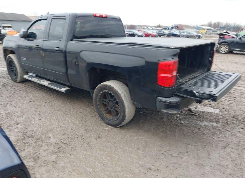 Photo 3 of 2016 Chevrolet Silverado 1500 2LT (VIN 1GCVKREC9GZ332337)