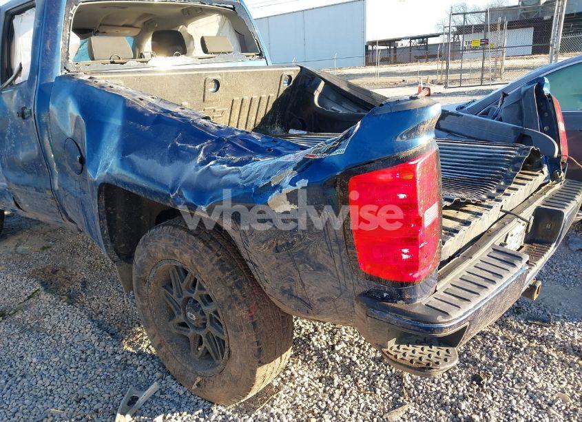 Photo 3 of 2016 Chevrolet Silverado 1500 2LT (VIN 1GCVKREC9GZ385815)