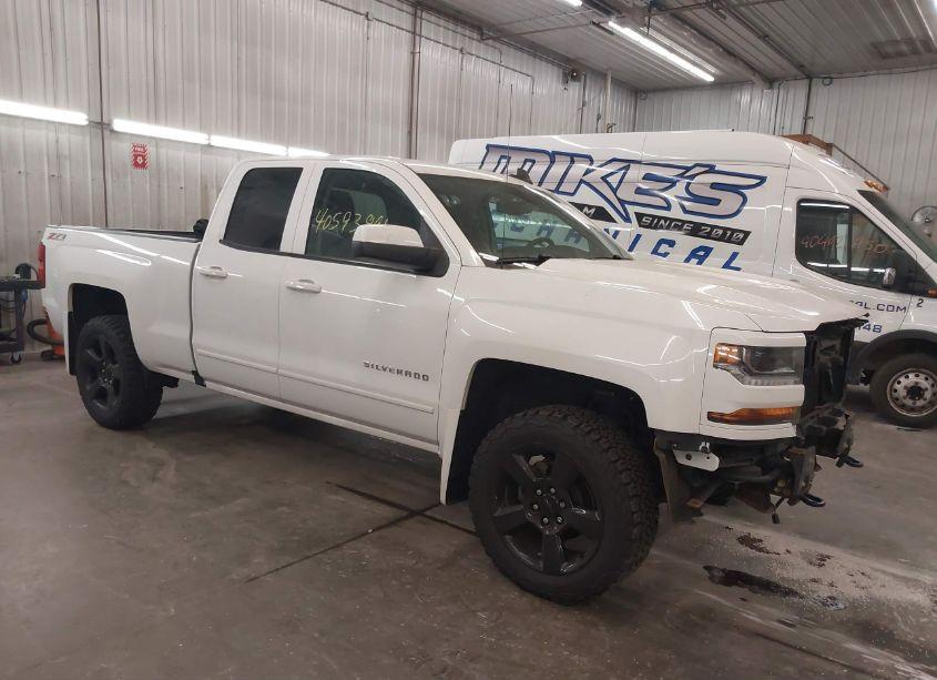 2016 Chevrolet Silverado 1500 2LT (VIN 1GCVKREC9GZ429229) main photo