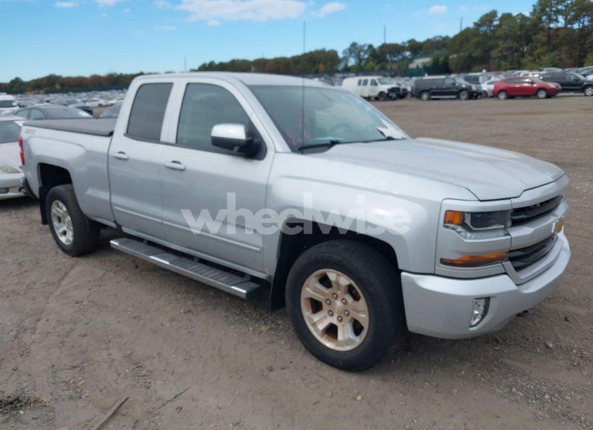 2017 Chevrolet Silverado 1500 2LT (VIN 1GCVKREC9HZ187382) main photo
