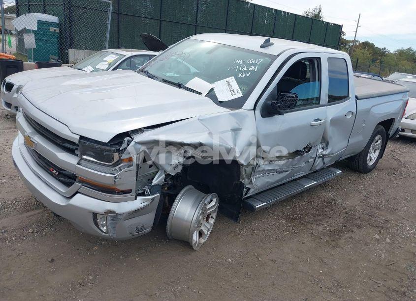 Photo 2 of 2017 Chevrolet Silverado 1500 2LT (VIN 1GCVKREC9HZ187382)