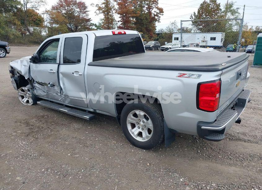Photo 3 of 2017 Chevrolet Silverado 1500 2LT (VIN 1GCVKREC9HZ187382)