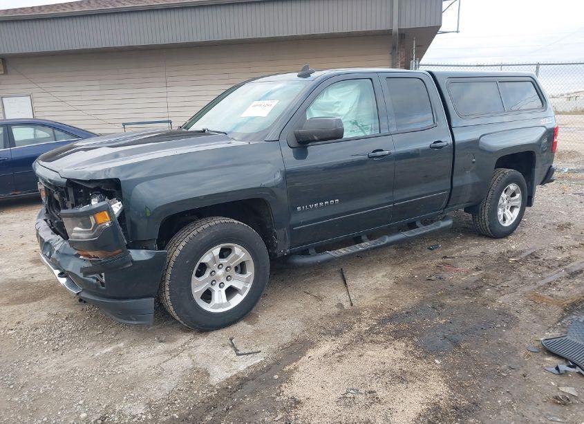 Photo 2 of 2017 Chevrolet Silverado 1500 2LT (VIN 1GCVKREC9HZ391860)