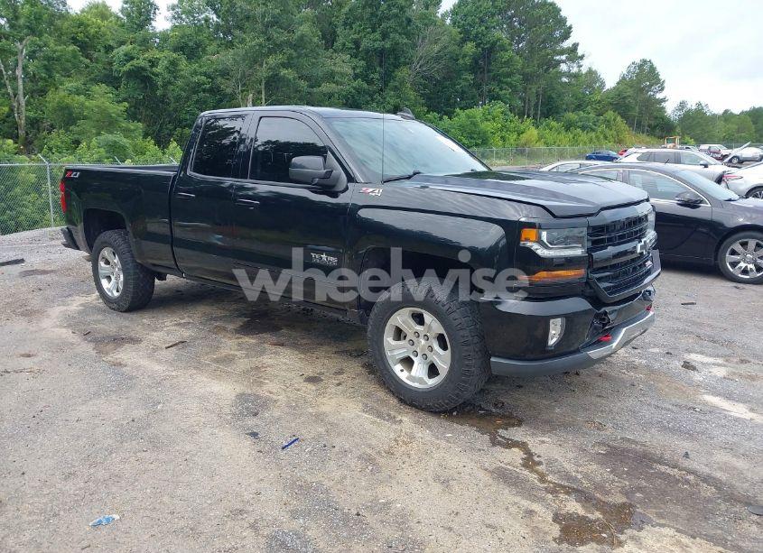 2018 Chevrolet Silverado 1500 2LT (VIN 1GCVKREC9JZ113420) main photo