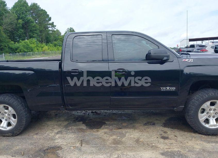 Photo 13 of 2018 Chevrolet Silverado 1500 2LT (VIN 1GCVKREC9JZ113420)