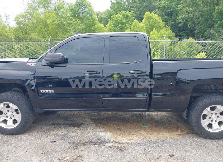 Photo 14 of 2018 Chevrolet Silverado 1500 2LT (VIN 1GCVKREC9JZ113420)