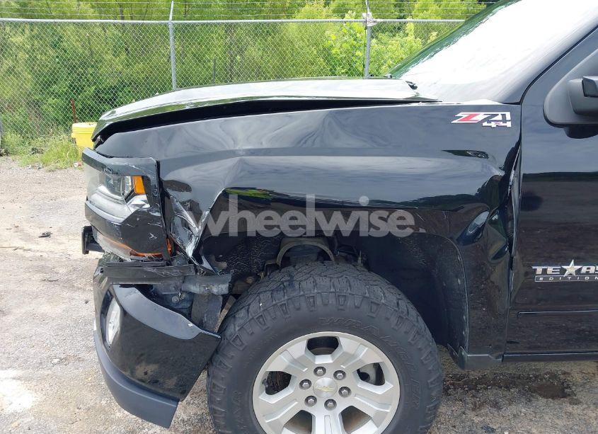 Photo 17 of 2018 Chevrolet Silverado 1500 2LT (VIN 1GCVKREC9JZ113420)