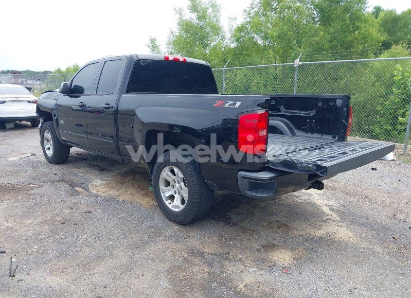 Photo 3 of 2018 Chevrolet Silverado 1500 2LT (VIN 1GCVKREC9JZ113420)