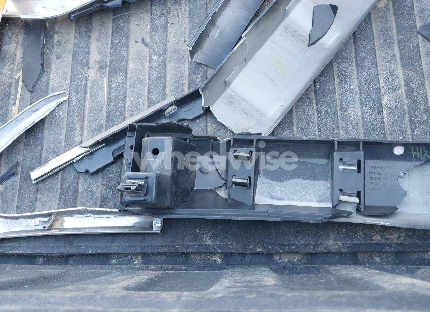 Photo 11 of 2018 Chevrolet Silverado 1500 2LT (VIN 1GCVKREC9JZ119203)