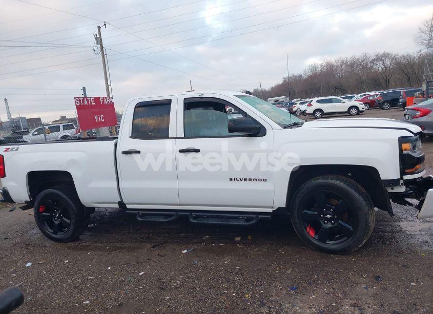 Photo 13 of 2018 Chevrolet Silverado 1500 2LT (VIN 1GCVKREC9JZ119203)