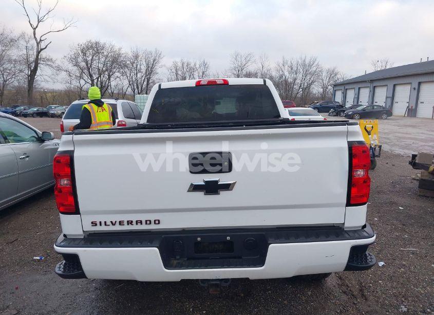 Photo 16 of 2018 Chevrolet Silverado 1500 2LT (VIN 1GCVKREC9JZ119203)